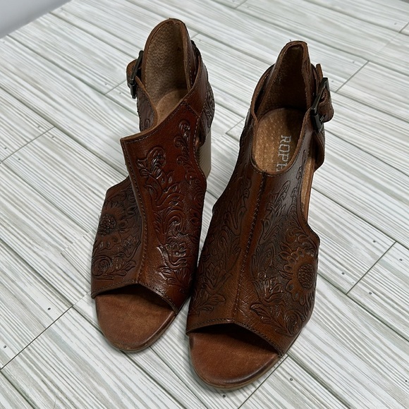 Roper Women’s Brown Leather Sandals Peep Toe Cut Out Block Heels Shootie SZ 6.5 - Picture 2 of 10